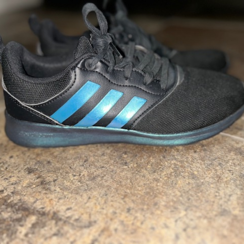 Adidas - Picture 2 of 5